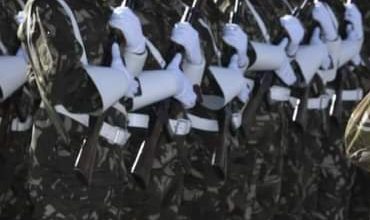 الجيش الجزائري يوقف مغاربة بمحاداة مرسى بنمهدي قرب السعيدية.缩略图 الجيش الجزائري يوقف مغاربة بمحاداة مرسى بنمهدي قرب السعيدية.缩略图