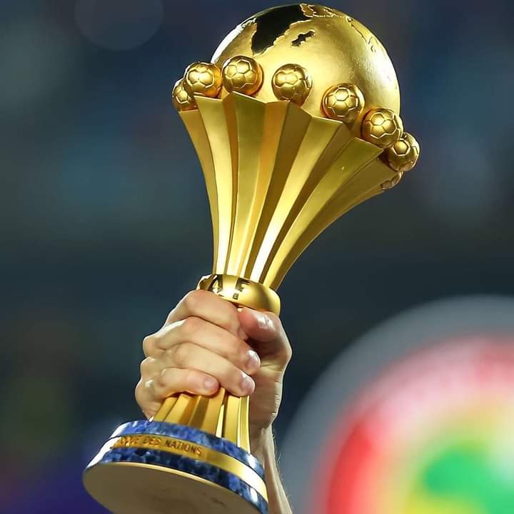 كأس العالم للأندية:           في أول مشاركة لهما، مانشستر سيتي ممثل أوروبا و فلومينينسي ممثل أمريكا الجنوبية إلى النهائي.缩略图
