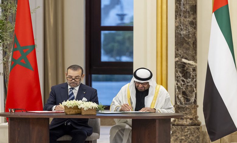 جلالة الملك ورئيس دولة الإمارات العربية المتحدة يوقعان بأبوظبي إعلان “نحو شراكة مبتكرة ومتجددة وراسخة بين المملكة المغربية ودولة الإمارات العربية المتحدة”.缩略图 جلالة الملك ورئيس دولة الإمارات العربية المتحدة يوقعان بأبوظبي إعلان “نحو شراكة مبتكرة ومتجددة وراسخة بين المملكة المغربية ودولة الإمارات العربية المتحدة”.缩略图
