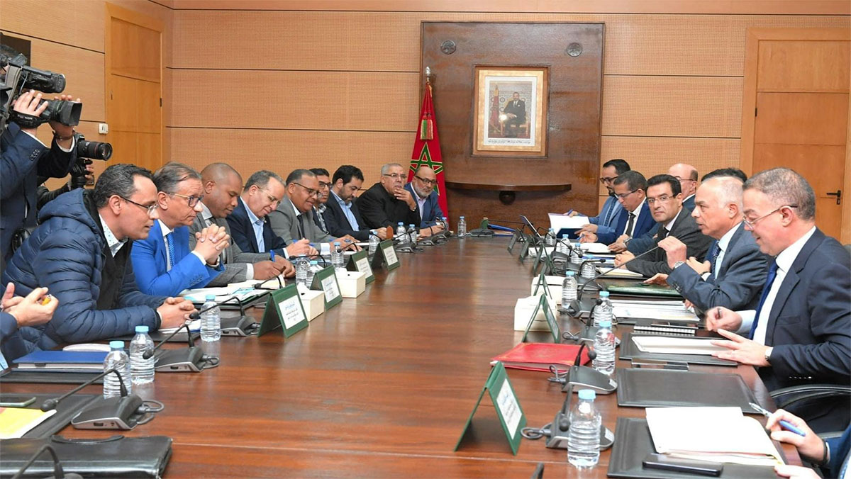 وزارة التعليم تواصل الاقتطاع من أجور الأساتذة المضربين缩略图