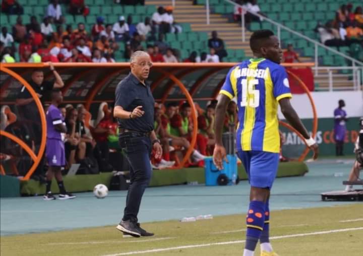 لجنة التأديب بالكاف توقف الجزائري عادل عمروش مدرب منتخب تاتزانيا.缩略图