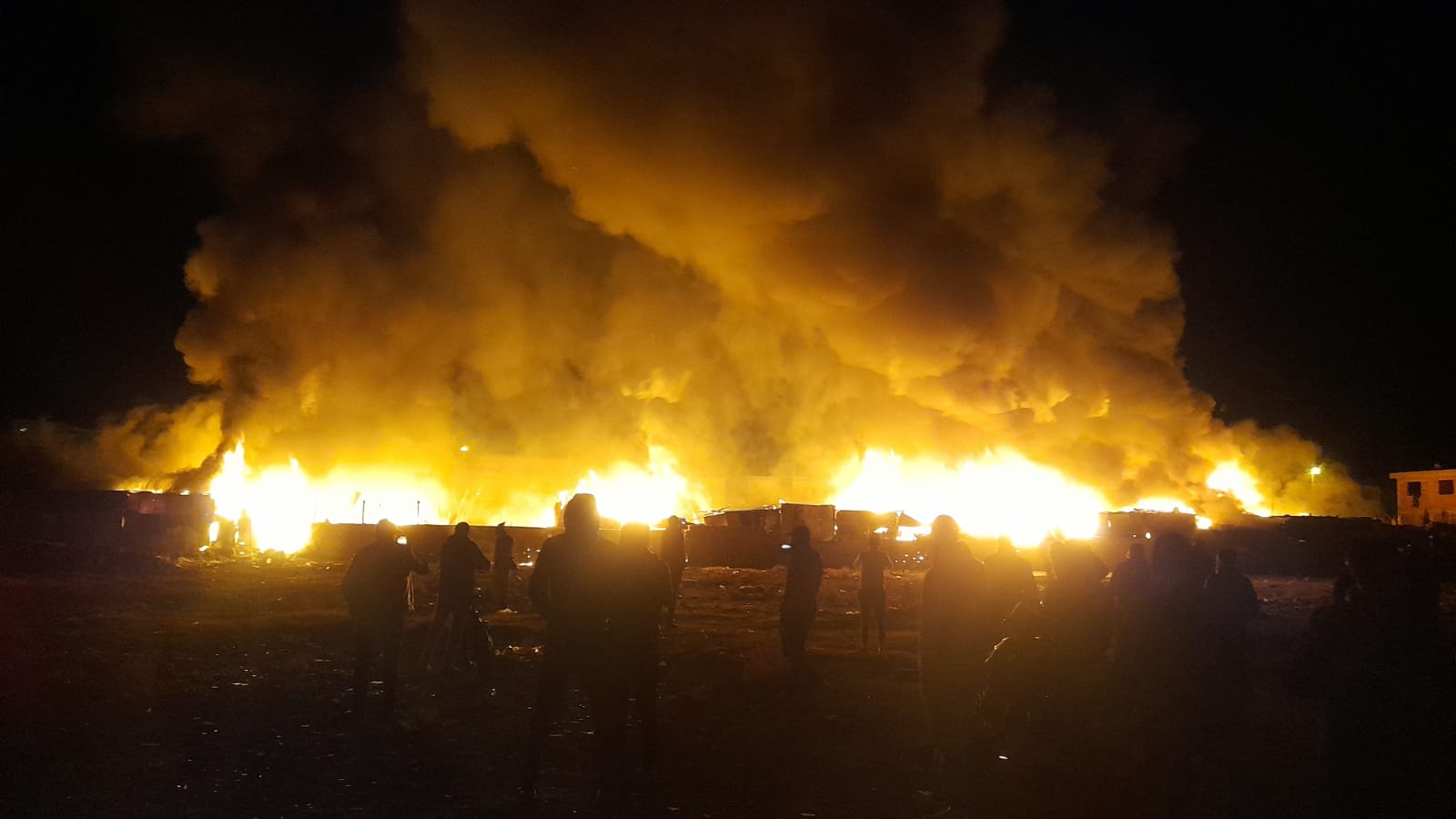 عاجل : تاوريرت حريق مهول يلثهم سوق الخشب قرب ثانوية الفتح.缩略图