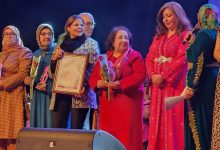 نساء المقاومة بوجدة يكرمن في عيدهن الاممي في شخص فاطمة بنضياف.缩略图 نساء المقاومة بوجدة يكرمن في عيدهن الاممي في شخص فاطمة بنضياف.缩略图