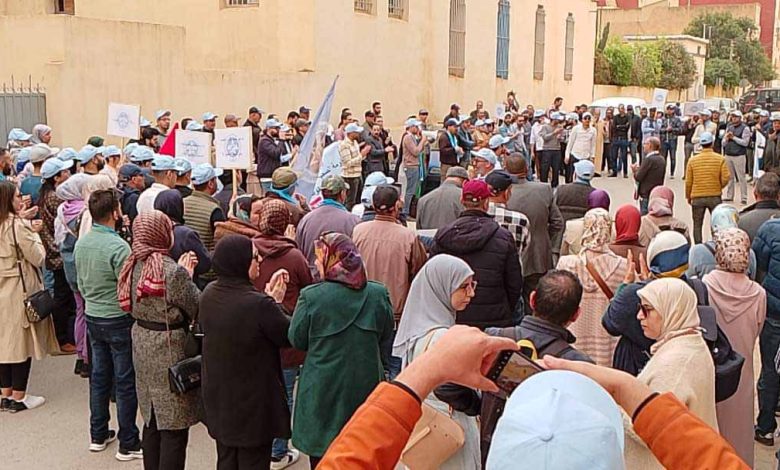 مشاريع تفكيك الوظيفة العمومية تدفع الشغيلة الصحية الى الاحتجاج بوجدة .缩略图 مشاريع تفكيك الوظيفة العمومية تدفع الشغيلة الصحية الى الاحتجاج بوجدة .缩略图