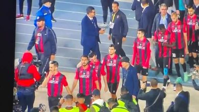 بسبب عدم تسليم أقمصة نادي نهضة بركان: مباراة النصف بملعب 5 جويلييه متوقفة والفاف تزور أقمصة النادي.缩略图 بسبب عدم تسليم أقمصة نادي نهضة بركان: مباراة النصف بملعب 5 جويلييه متوقفة والفاف تزور أقمصة النادي.缩略图