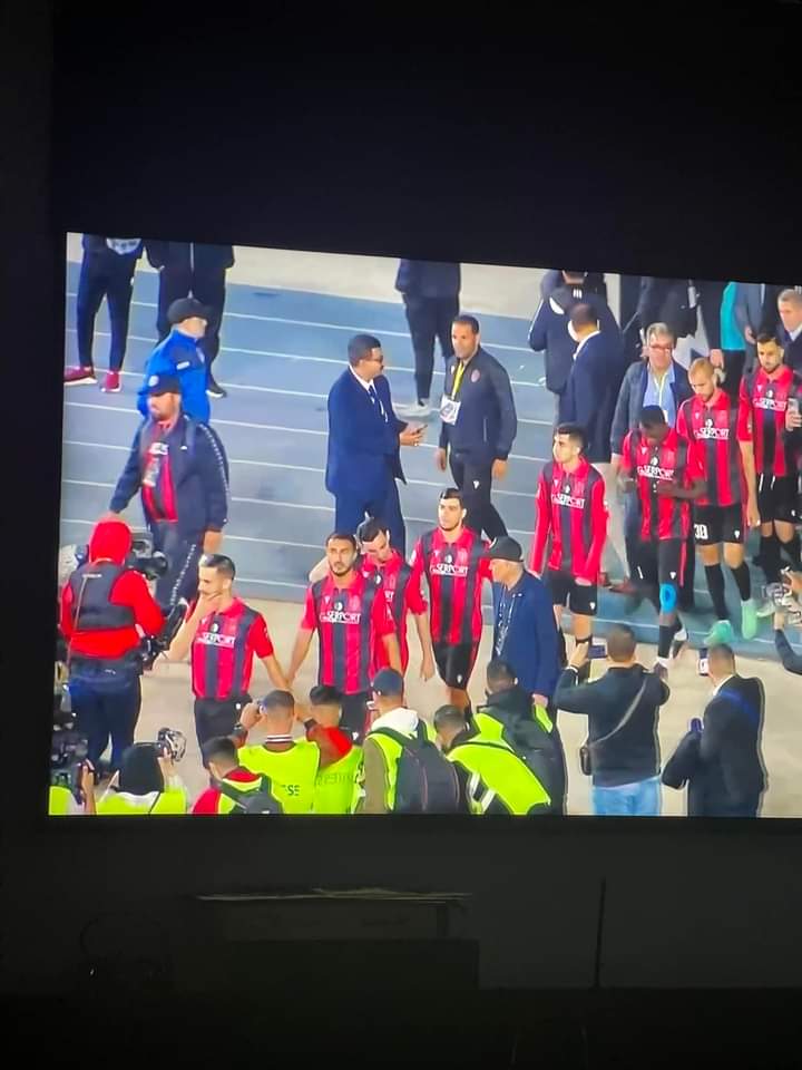 بسبب عدم تسليم أقمصة نادي نهضة بركان: مباراة النصف بملعب 5 جويلييه متوقفة والفاف تزور أقمصة النادي.缩略图