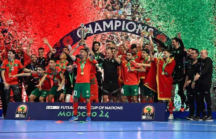 بعد فوزه بكأس أمم إفريقيا : جلالة الملك يهنىء المنتخب المغربي لكرة القدم داخل القاعة.缩略图 بعد فوزه بكأس أمم إفريقيا : جلالة الملك يهنىء المنتخب المغربي لكرة القدم داخل القاعة.缩略图