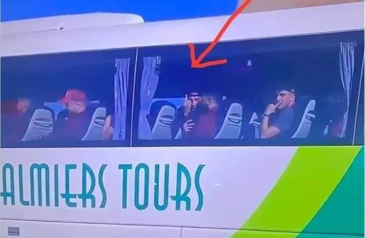 الصورة : بعد الاستقبال الحضاري لجماهير نهضة بركان وجهة الشرق تحت إشراف نهضة بركان: لاعب جزائري في حركة غير أخلاقية.缩略图 الصورة : بعد الاستقبال الحضاري لجماهير نهضة بركان وجهة الشرق تحت إشراف نهضة بركان: لاعب جزائري في حركة غير أخلاقية.缩略图