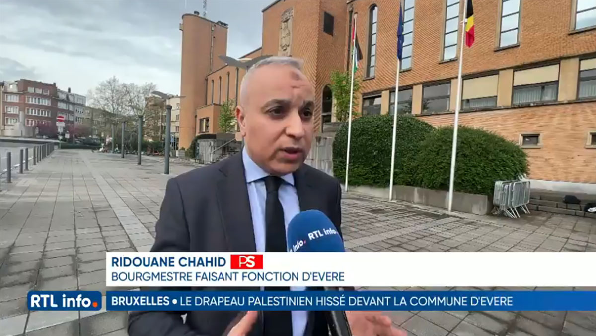 رفع العلم الفلسطيني أمام بلدية إيفير ببلجيكا缩略图