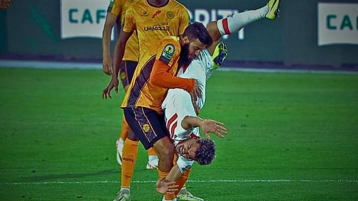 بعد إنقاذ حياة لاعب الزمالك دونغا الإتحاد العربي للثقافة الرياضية يكرم المغربي ياسين لبحيري لاعب نهضة بركان.缩略图 بعد إنقاذ حياة لاعب الزمالك دونغا الإتحاد العربي للثقافة الرياضية يكرم المغربي ياسين لبحيري لاعب نهضة بركان.缩略图