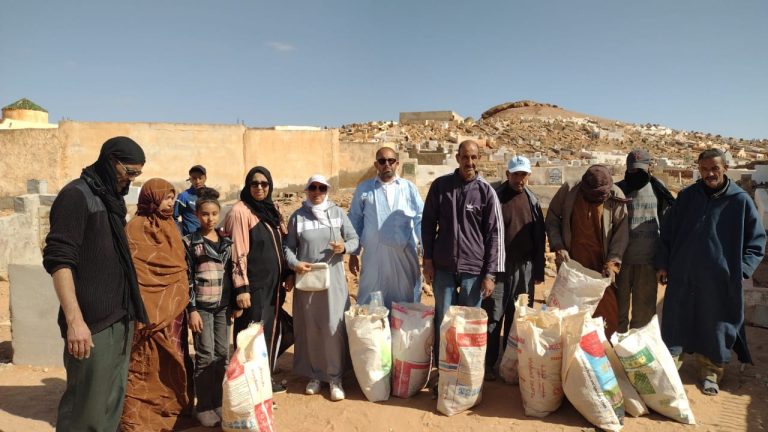 إقليم طانطان : رجال الصحافة يدشنون حملة تطوعية لتنظيف مقبرة الشيخ الفضيل الكبرى
