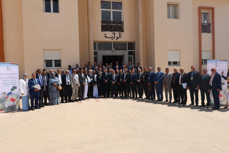 رؤساء مجالس العمالات والأقاليم يتدارسون تحديات التحول الرقمي في لقاء بالداخلة
