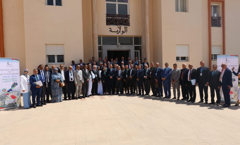 رؤساء مجالس العمالات والأقاليم يتدارسون تحديات التحول الرقمي في لقاء بالداخلة缩略图 رؤساء مجالس العمالات والأقاليم يتدارسون تحديات التحول الرقمي في لقاء بالداخلة缩略图