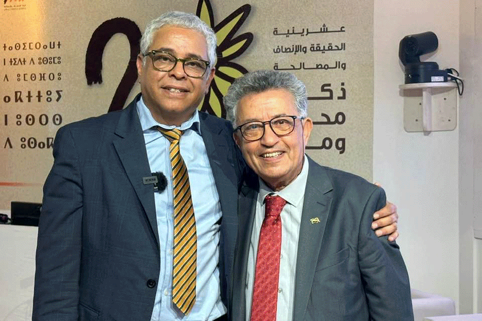 أخلاقيات الذكاء الاصطناعي في زمن التحول الرقمي… موضوع تألقت به رئاسة جامعة محمد الأول بالمعرض الدولي للكتاب插图