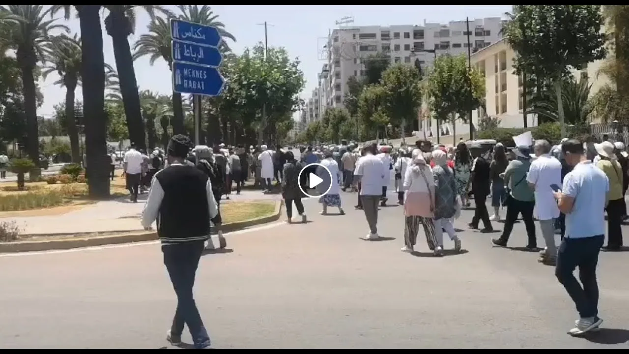GIL24-TV مسيرة حاشدة للشغيلة الصحية بفاس من ساحة فلورانس إلى الولاية تنديدا بتجاهل الحكومة لمطالبها缩略图