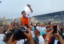 GIL24-TV لاعبي الرجاء البيضاوي يحتفلون بلقب البطولة الوطنية الإحترافية بالملعب الشرفي بوجدة .缩略图