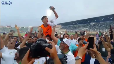 GIL24-TV لاعبي الرجاء البيضاوي يحتفلون بلقب البطولة الوطنية الإحترافية بالملعب الشرفي بوجدة .缩略图