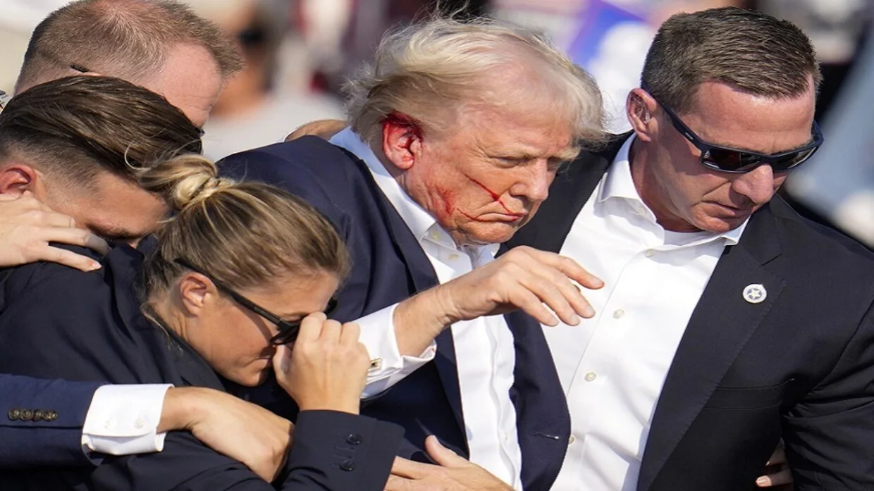 محاولة اغتيال ترامب… وسائل التواصل تغرق بالمعلومات لحد ذكر ان حذاء ترامب ترك على المسرح缩略图