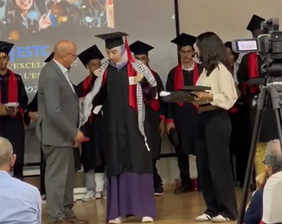 الكوفية ليست جريمة جنائية أو خرقا للقانون، والسلوك الأرعن للعميد يتعرض لتنديد كبير缩略图