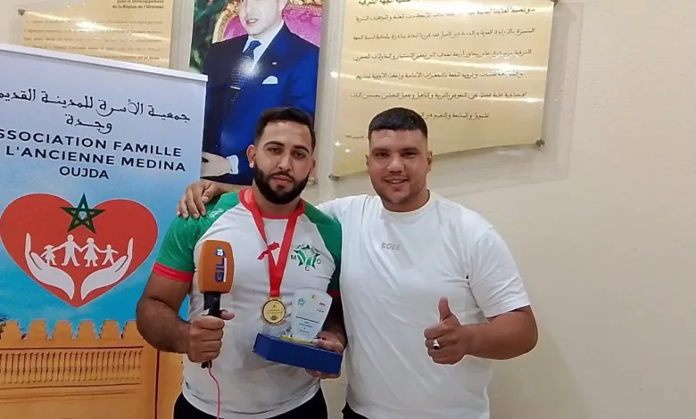 GIL24-TV يوسف شوقي لاعب المولودية الوجدية للريكبي، يحيي الساهرين على حفل التكريم缩略图 GIL24-TV يوسف شوقي لاعب المولودية الوجدية للريكبي، يحيي الساهرين على حفل التكريم缩略图