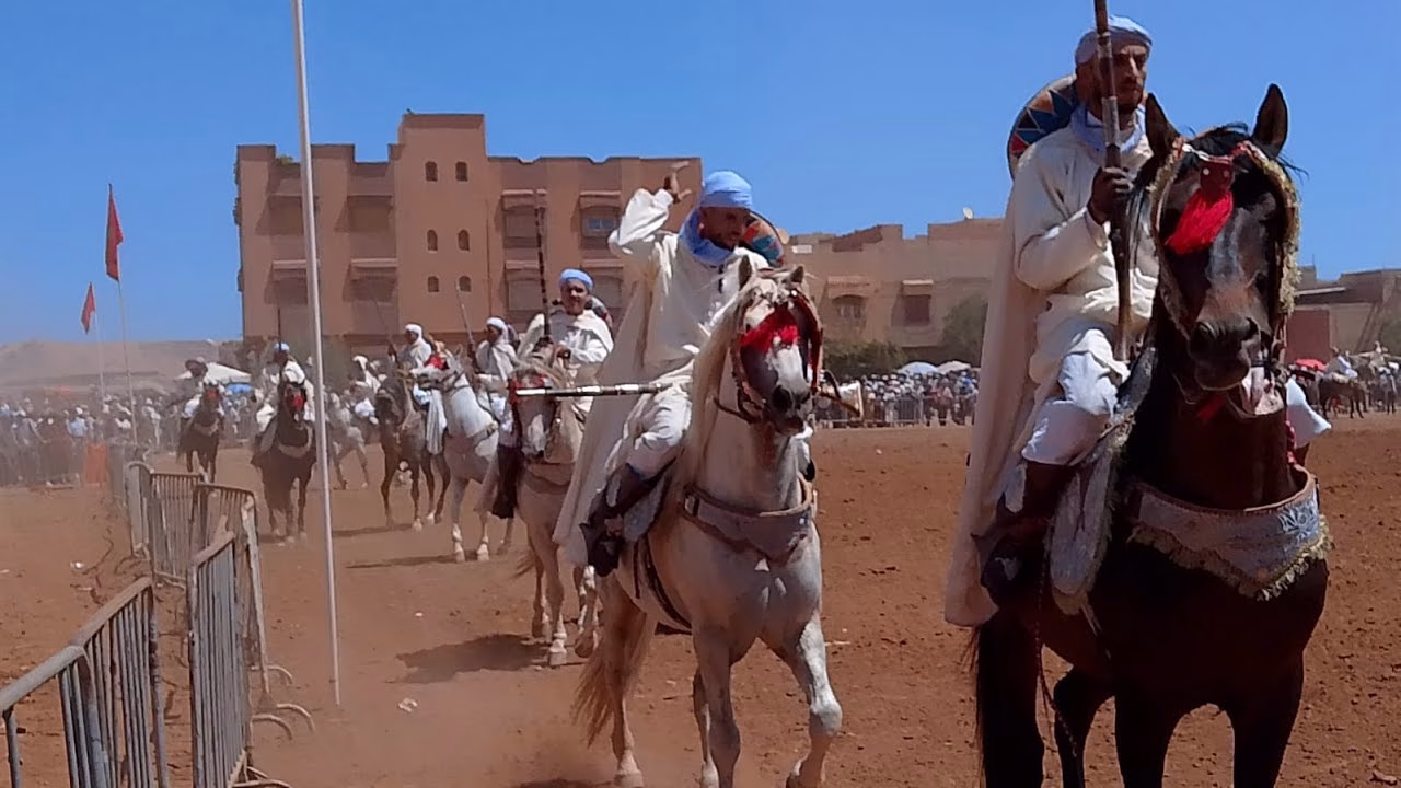 GIL24-TV وعدة بني درار مواطنون يعربون عن مباركتهم لهذه الوعدة السنوية التي اصبحت محطة ضرورة في حياتهم缩略图