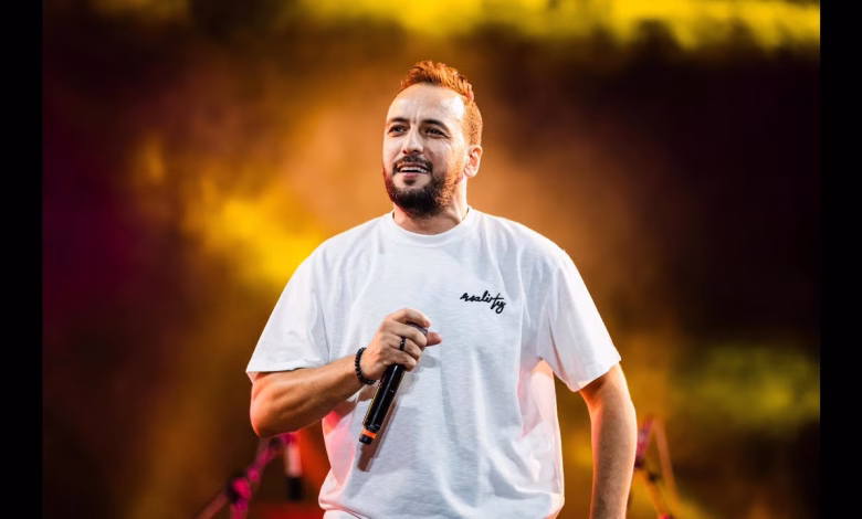 GIL24-TV منصة ساحة التاج بافران، والجمهور يتفاعل缩略图