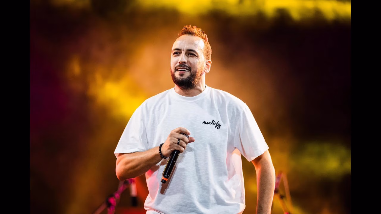 GIL24-TV منصة ساحة التاج بافران، والجمهور يتفاعل缩略图