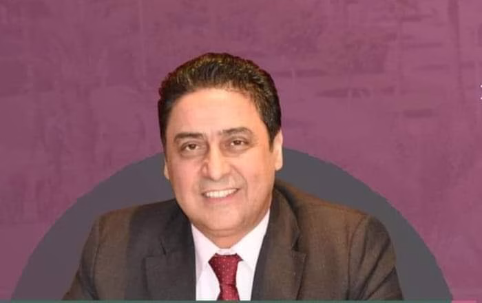 الدكتور عمر حجيرة كاتبا للدولة مكلفا بالتجارة الخارجية.缩略图 الدكتور عمر حجيرة كاتبا للدولة مكلفا بالتجارة الخارجية.缩略图