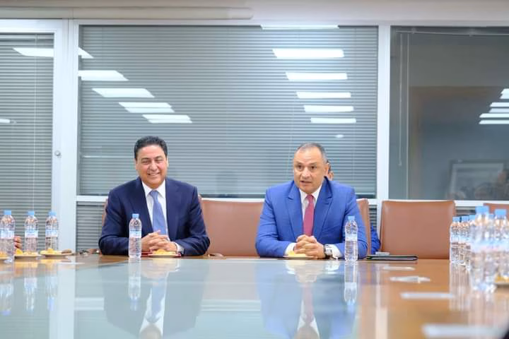 بعد الثقةالمولوية السامية: الوزير رياض مزور ينصب عمر حجيرة على رأس كتابة الدولة المكلفة بالتجارة الخارجية.缩略图