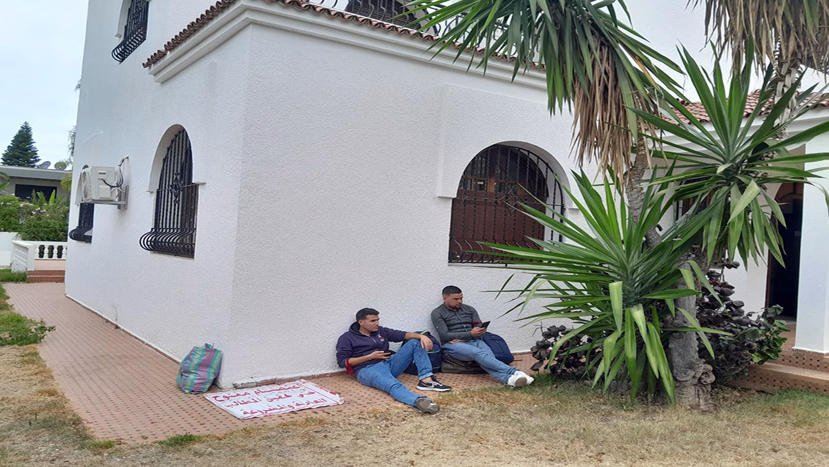 ثلاث مدرسين تعتصمون داخل مقر المؤسسة المغربية للتعليم الأولي بحي الرياض بالرباط缩略图