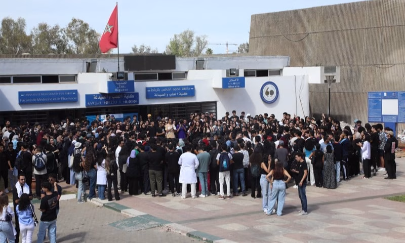 طلبة الطب يواصلون تنفيذ برنامجهم “الاحتجاجي”缩略图