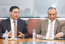 الوزير رياض مزور وكاتب الدولة عمر حجيرة في لقاء تشاوري مع الفاعلين في التجارة الخارجية.缩略图