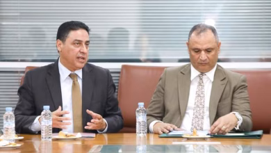 الوزير رياض مزور وكاتب الدولة عمر حجيرة في لقاء تشاوري مع الفاعلين في التجارة الخارجية.缩略图