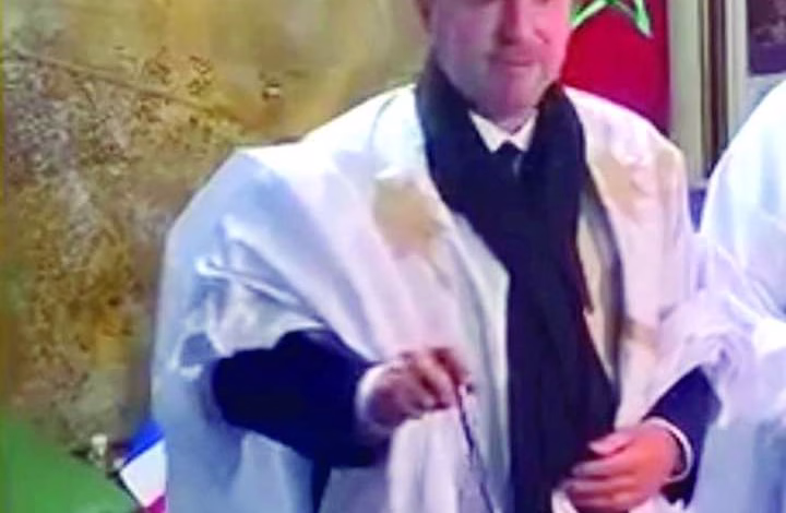 السفير الفرنسي بالمغرب يرتدي الزي الصحراوي المغربي.缩略图 السفير الفرنسي بالمغرب يرتدي الزي الصحراوي المغربي.缩略图