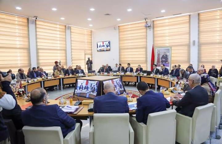 المشاورات الجهوية لإعداد خارطة الطريق للتجارة الخارجية تصل إلى جهة الشرق.缩略图 المشاورات الجهوية لإعداد خارطة الطريق للتجارة الخارجية تصل إلى جهة الشرق.缩略图