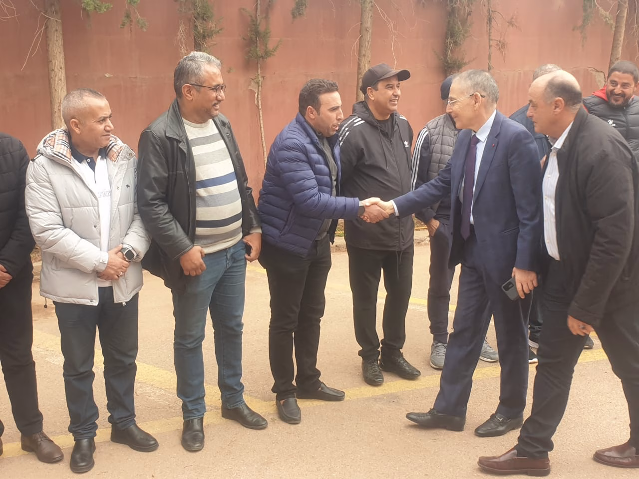 الوالي العامل السيد الخطيب لهبيل يحضر فعاليات الدوري الدولي للشباب للتنس بوجدة.缩略图