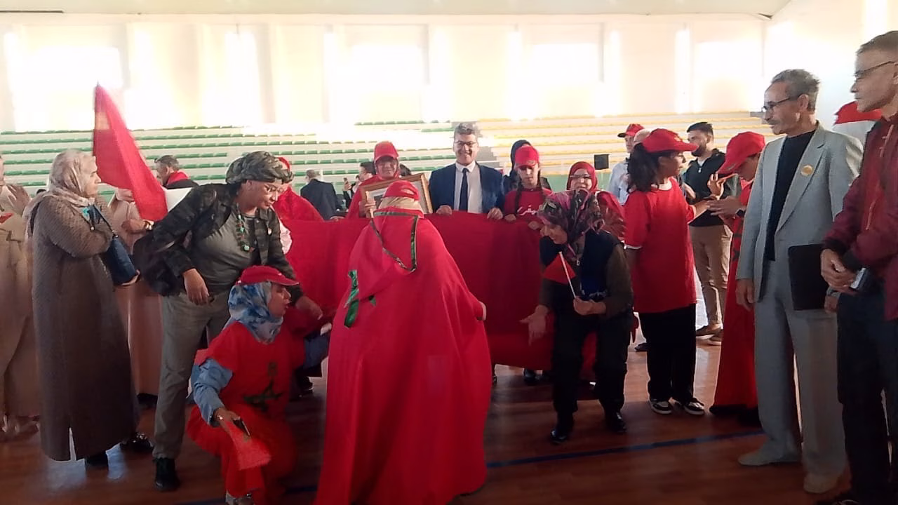 GIL24-TV جمعيات طفولية بوجدة تحتفل بذكرى المسيرة الخضرا ء بقاعة المغرب العربي缩略图