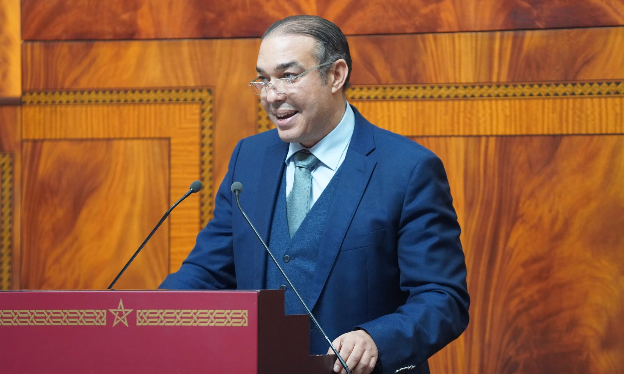 أوزين: الملك يعفو على الصحافيين والحكومة تزج بهم في السجون缩略图