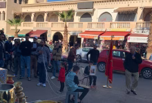 ساحة سيدي عبدالوهاب … بائع متجول يهدد بوضع حد لحياته بسبب منعه من ممارسة تجارته (صور)缩略图