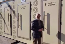 لخضر حدوش رئيس مجلس عمالة وجدة أنجاد يعرض تصميم المراحيض العمومية.缩略图