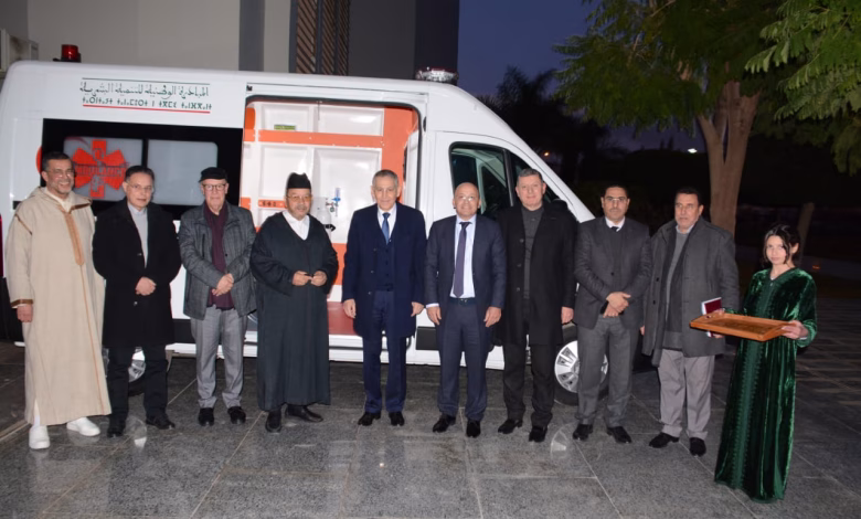 الوالي العامل خطيب لهبيل يوفر سيارة إسعاف لفائدة دار التضامن.缩略图 الوالي العامل خطيب لهبيل يوفر سيارة إسعاف لفائدة دار التضامن.缩略图