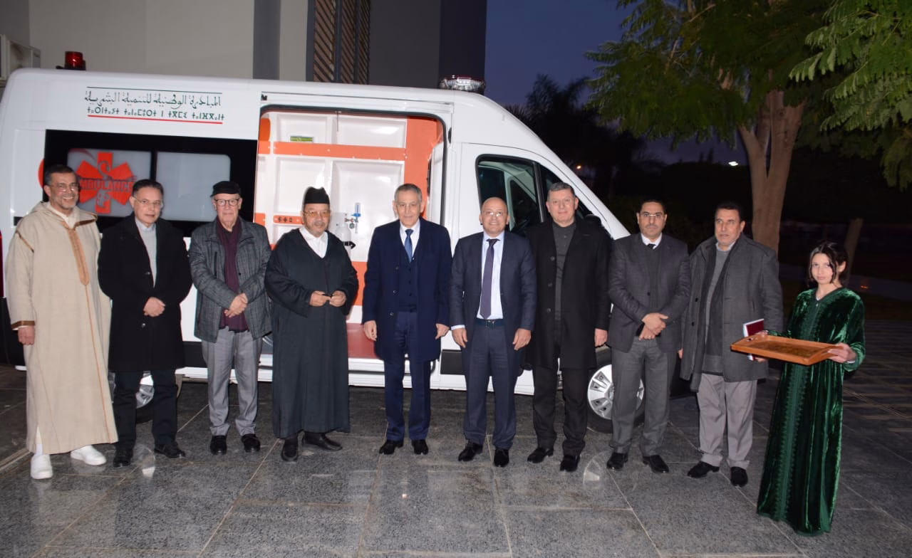 الوالي العامل خطيب لهبيل يوفر سيارة إسعاف لفائدة دار التضامن.缩略图