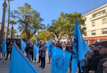 أزمة النقل الحضري بوجدة تدفع العمال الى الاحتجاج امام مقر الجماعة.缩略图