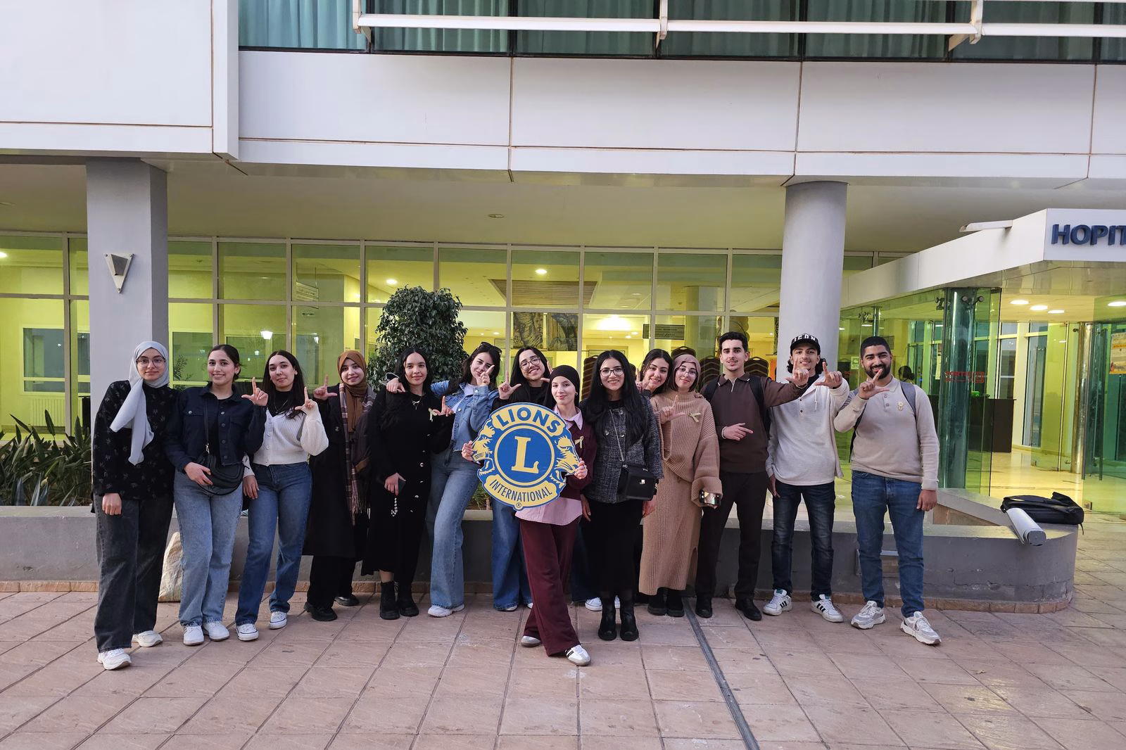 طلبة المدرسة الوطنية للتجارة والتسيير بوجدة ينظمون قافلة إنسانية لفائدة الاطفال المرضى بمستشفى الأم والطفل بالمستشفى الجامعي محمد السادس بوجدة .缩略图