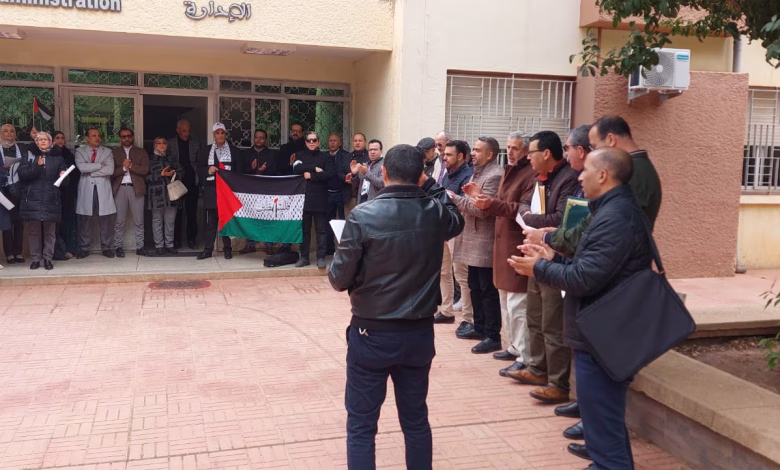 كلية الحقوق بوجدة: الاساتذة في وقفة لإدانة الاحتلال وللتضامن مع فلسطين缩略图 كلية الحقوق بوجدة: الاساتذة في وقفة لإدانة الاحتلال وللتضامن مع فلسطين缩略图