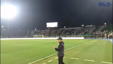 GIL24-TV من وجدة .. جماهير الرجاء الرياضي ترفع تيفو في مباراة فريقها ضد الإتحاد الإسلامي الوجدي缩略图