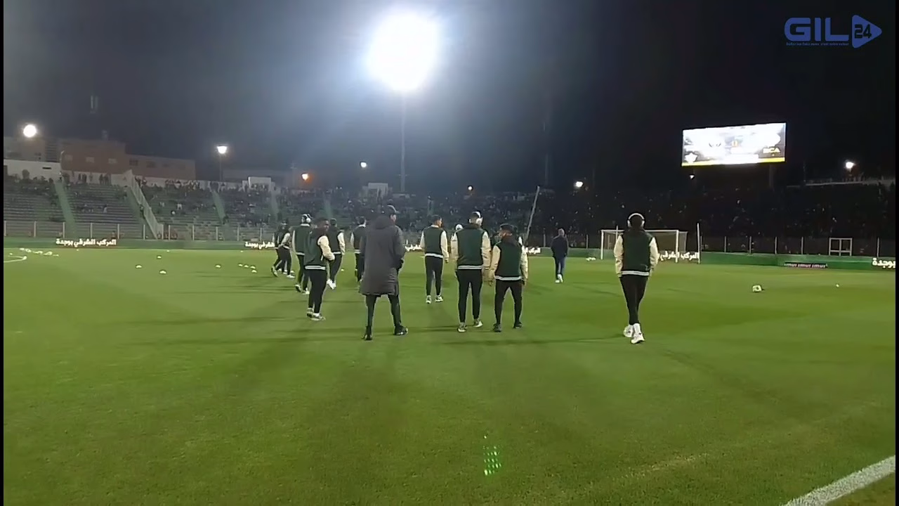 GIL24-TV من وجدة .. جولة إستكشافية لأرضية الملعب الشرفي للاعبي الرجاء البيضاوي قبل إنطلاق المباراة缩略图