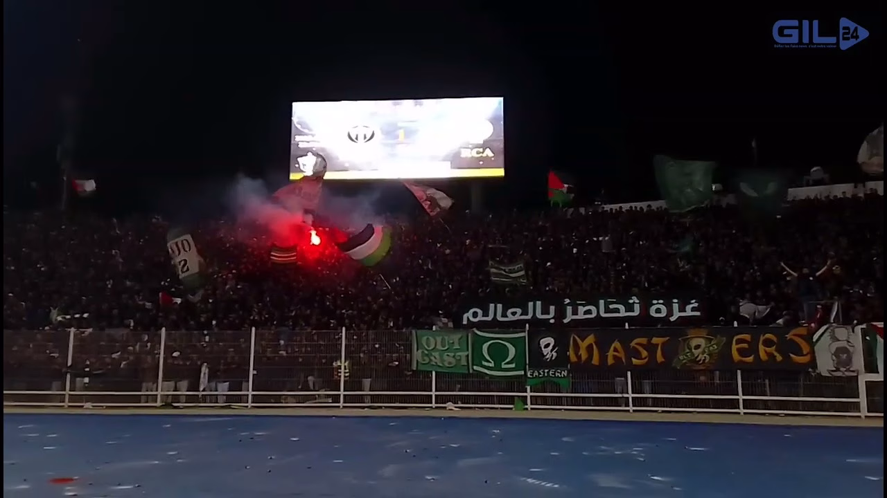 GIL24-TV أهازيج أغنية ” رجاوي فلسطيني ” تملئ الملعب الشرفي بوجدة حماسا缩略图