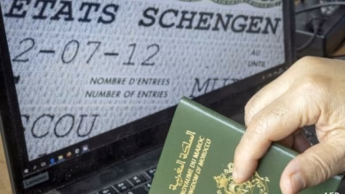 تفكيك شبكة لتزوير وثائق التأشيرات بوجدة وأحفير: توقيف خمسة مشتبه فيهم وحجز معدات وأختام مزورة缩略图