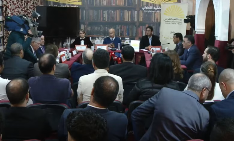 معركة الحجج: حوار الأغلبية والمعارضة بين النقد البناء والاستقطاب السياسي缩略图 معركة الحجج: حوار الأغلبية والمعارضة بين النقد البناء والاستقطاب السياسي缩略图